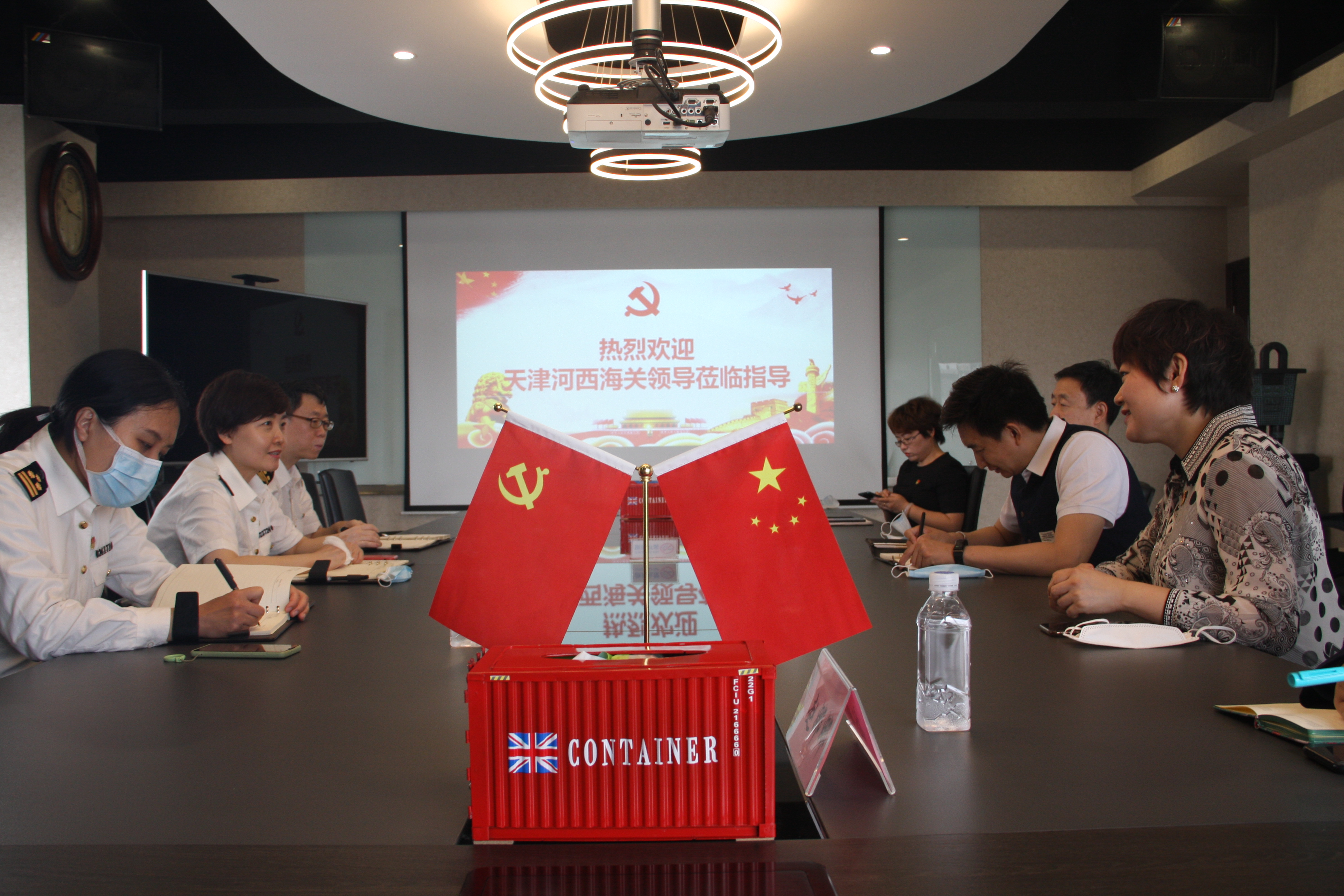 天津河西海關(guān)審批備案二科黨支部與永誠(chéng)世佳黨支部開展支部共建活動(dòng)！